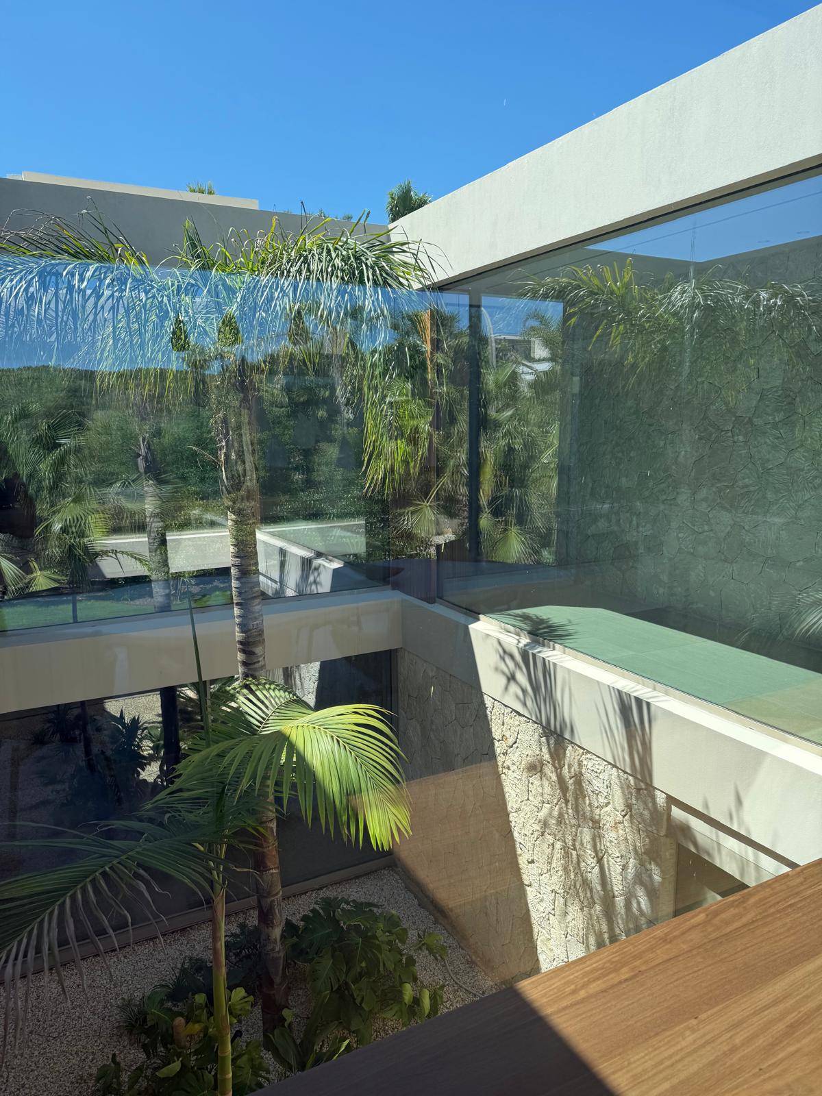 Professionelle Fenster- & Glasreinigung
