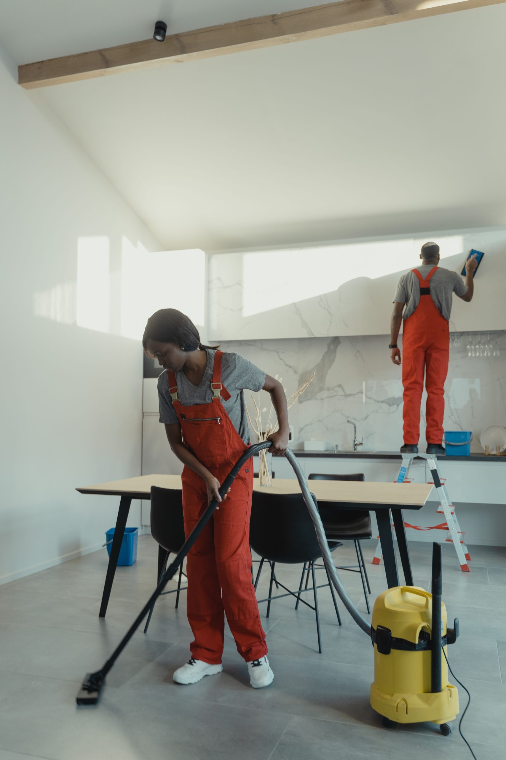 Professional Technical Cleaning: High-Reach Windows, Facades, and Post-Construction